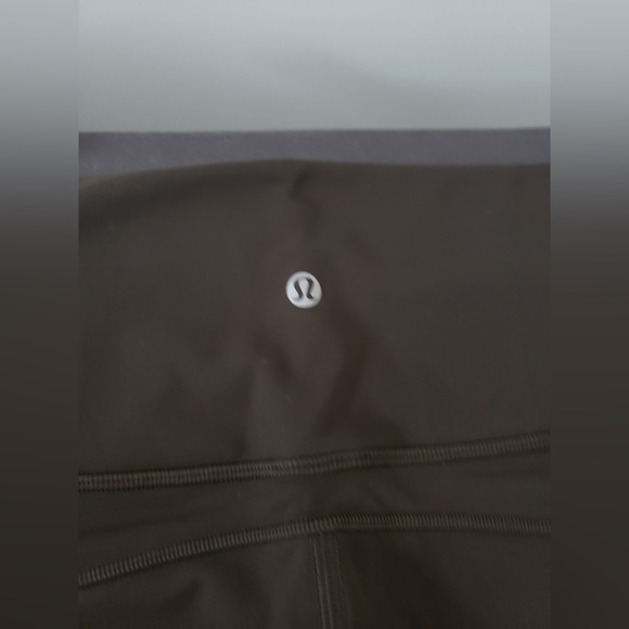 Lululemon Size 10 In Movement Everlux Dark Olive 25" NWT - Picture 15 of 16